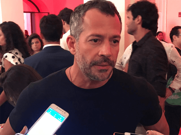 Malvino Salvador no lançamento de A Dona do Pedaço (Foto: Site Quem)