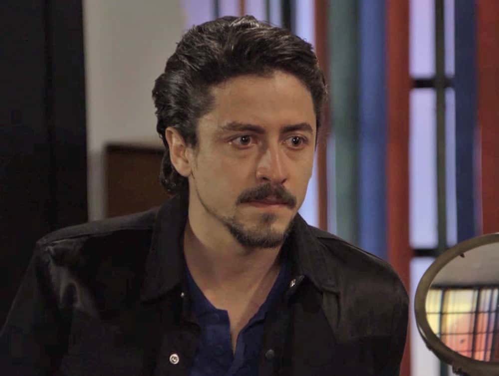 Jerônimo em cena da novela das 19h da Globo, Verão 90 (Foto: Reprodução)