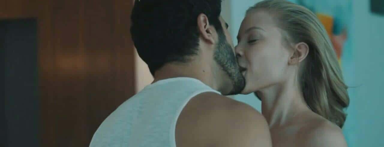 Najila Trindade em videoclipe de "Fogo Cruzado" (Foto: Reprodução/Youtube)