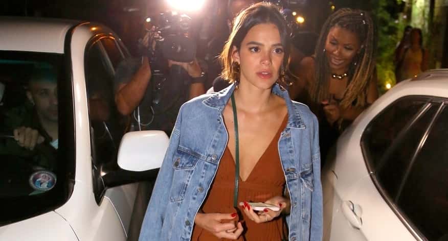 Bruna Marquezine resolveu mandar um recado para os amigos (Foto: AgNews)