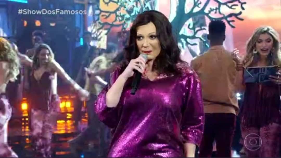 Solange Almeida caracterizada como Fafá de Belém no Show dos Famosos (Foto: Reprodução)
