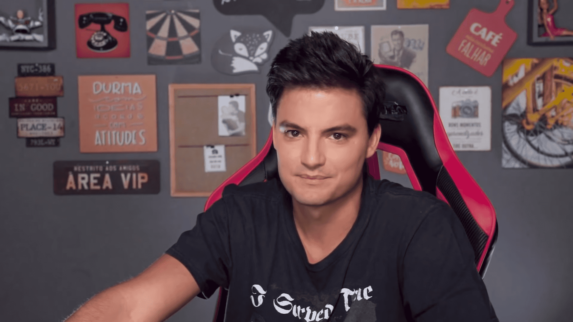 O youtuber Felipe Neto recebeu confrontar o prefeito do Rio de Janeiro após beijo gay (Foto: Reprodução)