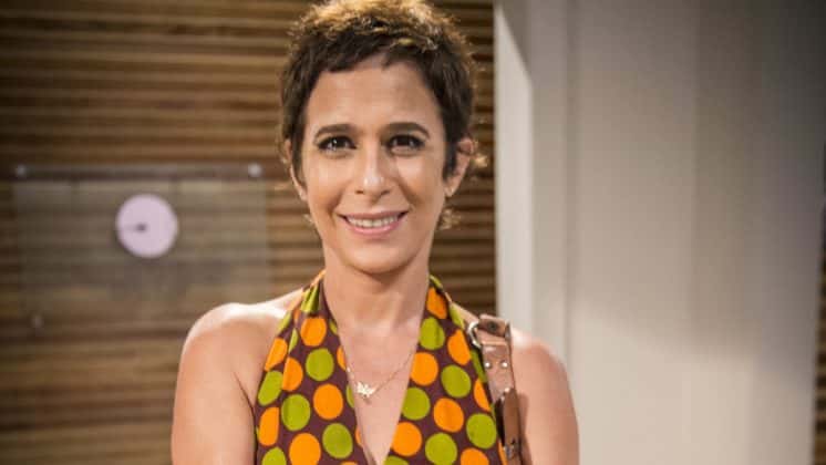 Andréa Beltrão vive Rebeca em Um Lugar ao Sol - Foto: Reprodução