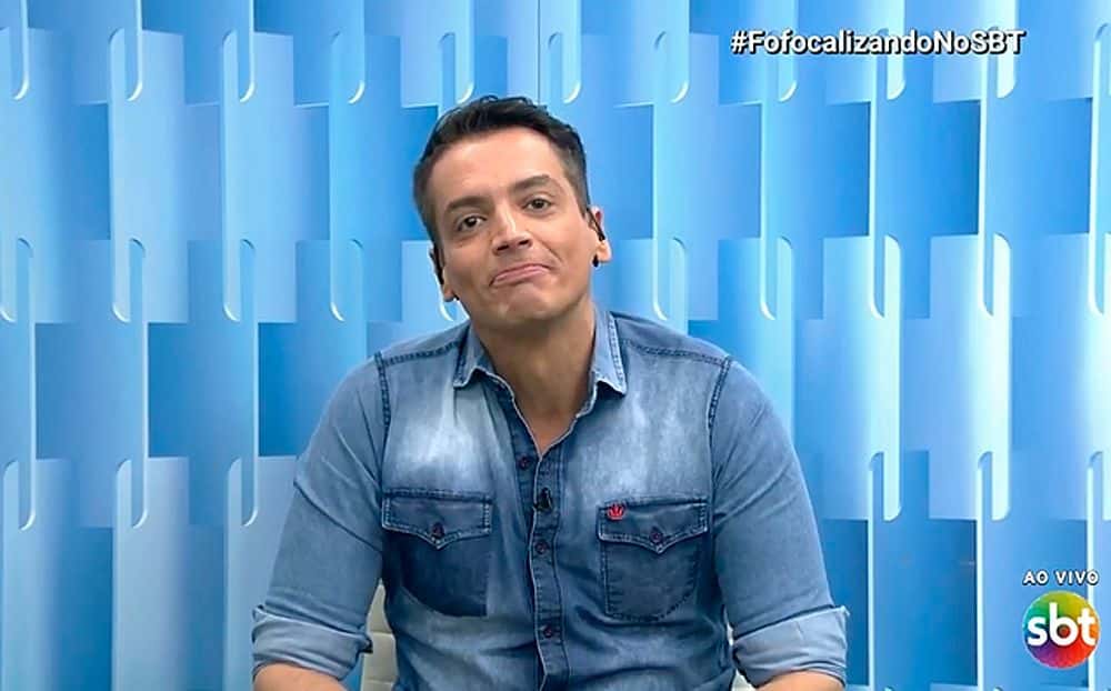 Leo Dias é apresentador no Fofocalizando, programa do SBT (Foto: Reprodução/SBT)