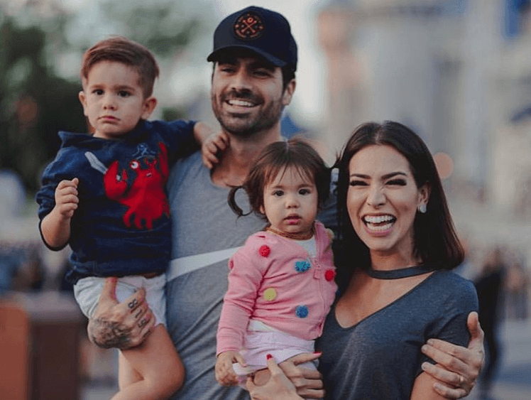 Rodrigão comete gafe na internet ao publicar foto da família (Foto: Reprodução)