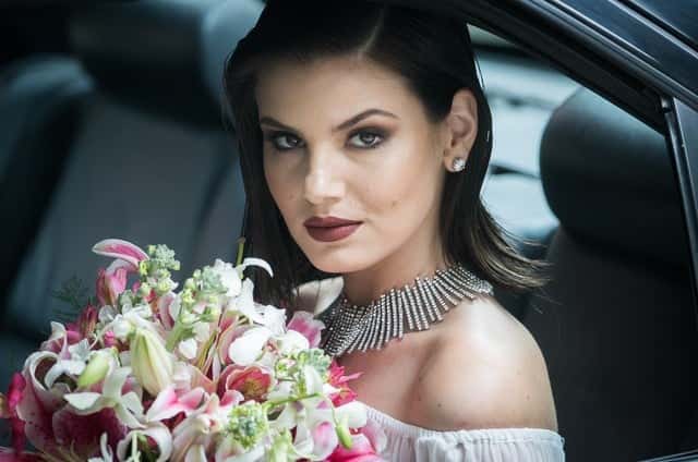 Camila Queiroz é Vanessa em Verão 90 da Globo e está arrasando na novela (Foto: Divulgação/Raquel Cunha)