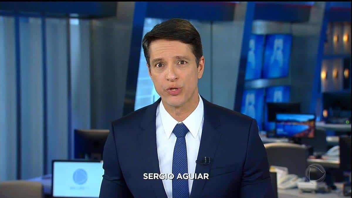 O jornalista Sergio Aguiar comandou o Jornal da Record Especial. (Foto: Reprodução)