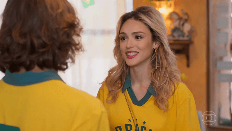 Manu (Isabelle Drummond) e João (Rafael Vitti) em cena de Verão 90 (Foto: Reprodução/Globo)