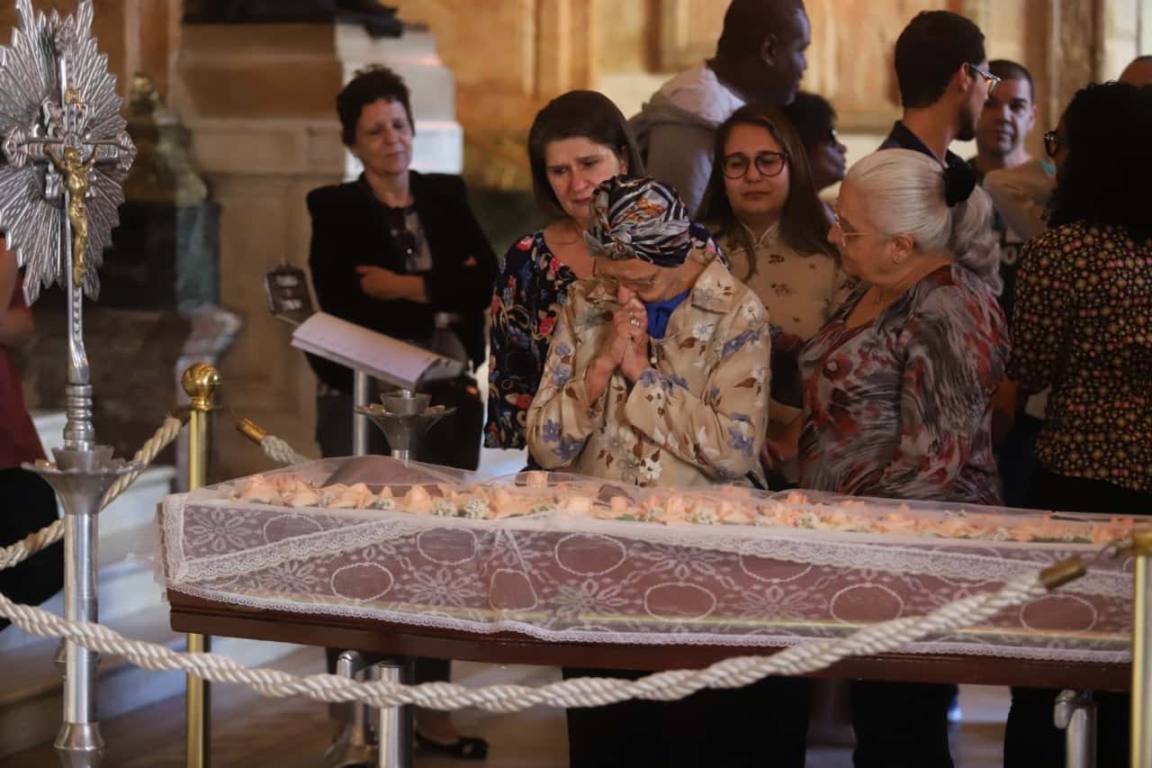 Familiares e amigos se despedem da atriz Ruth de Souza, que faleceu aos 98 anos (Reprodução: AgNews)