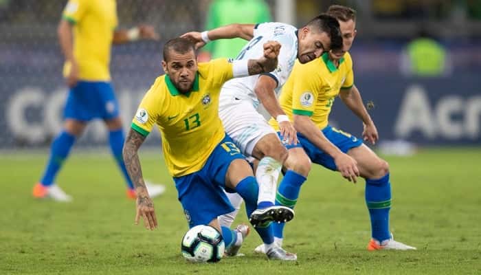 O lateral Daniel Alves, eleito o melhor jogador da partida Brasil x Argentina pela Copa América (Foto: Lucas Figueiredo/CBF)