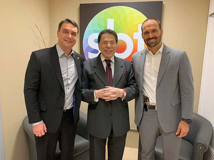 Eduardo e Fábio Bolsonaro ao lado de Silvio Santos (Foto: Reprodução/Instagram)