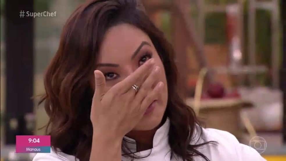 Carol Nakamura chora ao vivo na Globo, durante o programa Mais Você - Foto: Reprodução