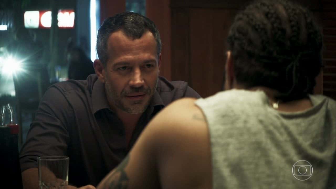 Agno (Malvino Salvador) irá se declarar para Rock (Caio Castro) em A Dona do Pedaço da Globo (Foto: Reprodução)
