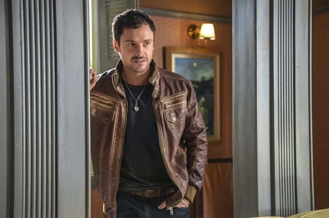 Chiclete (Sergio Guizé) fica apavorado com tragédia que pode acontecer com Vivi em A Dona do Pedaço (Foto: Globo/Estevam Avellar)