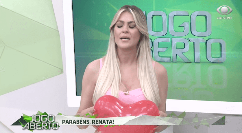 A apresentadora Renata Fan completou 42 anos e ganhou homenagem no Jogo Aberto, da Band. (Foto: Reprodução)