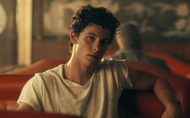 Shawn Mendes faz tatuagem desenhada por fã e surpreende a todos (Foto: Reprodução)