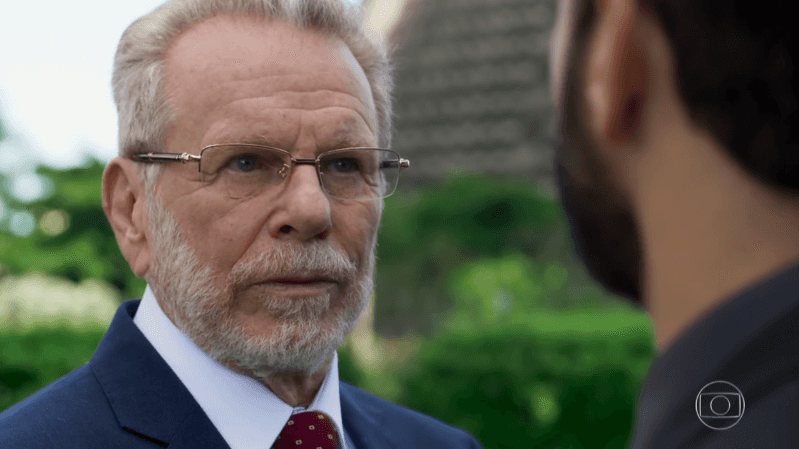 Eric Feitosa (Jonas Bloch) será assassinado por Diogo (Armando Babaioff) em Bom Sucesso (Foto: Reprodução/ Globo)