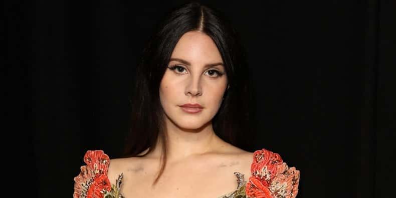 A cantora Lana Del Rey faz música para o massacre nos Estados Unidos (Foto: Reprodução)