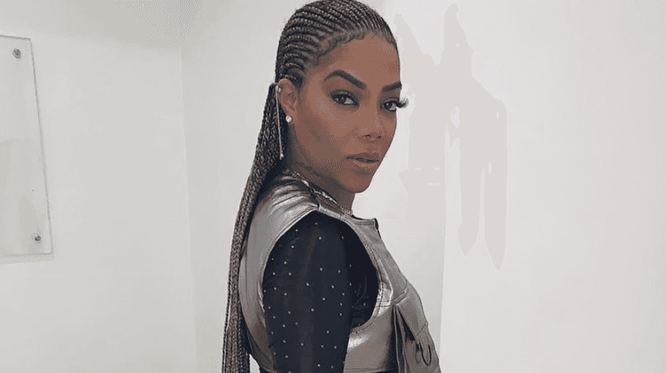 Ludmilla mostrou os cabelos naturais e exibiu a polpa da bunda (Foto: Reprodução/Instagram)