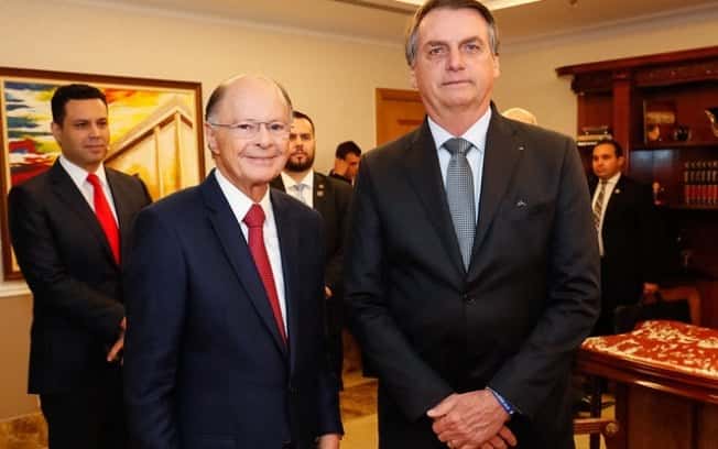 O presidente Jair Bolsonaro ao lado de Edir Macedo, dono da Record (Foto: Reprodução)