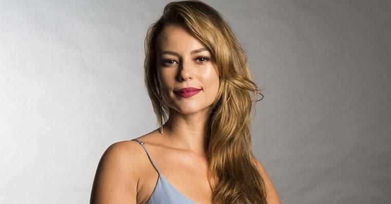 Paolla Oliveira resolveu aproveitar a solteirice (Foto: Reprodução)