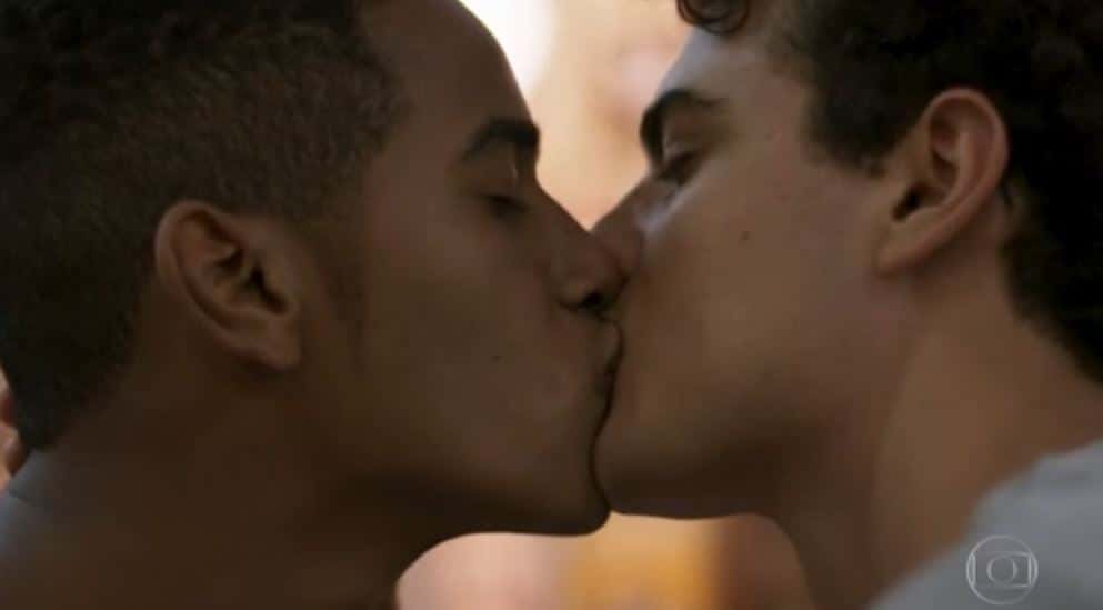 Guga (Pedro Alves) e Serginho (João Pedro Oliveira) em Malhação: Toda Forma de Amar (Foto: Reprodução/Globoplay)