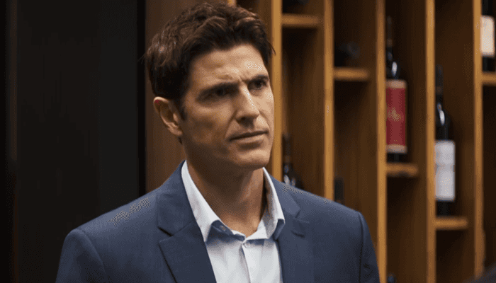 Régis (Reynaldo Gianecchini) será preso por causa dos assassinatos de Josiane em A Dona do Pedaço (Foto: Reprodução/Globo)