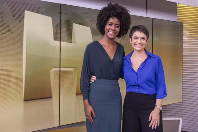 Maju Coutinho e Sandra Annenberg no estúdio do "Jornal Hoje" (Foto: Globo/Fábio Rocha)