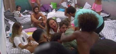 xlucas-viana-3-agressao.jpg.pagespeed.ic.JCAkGSTJsH