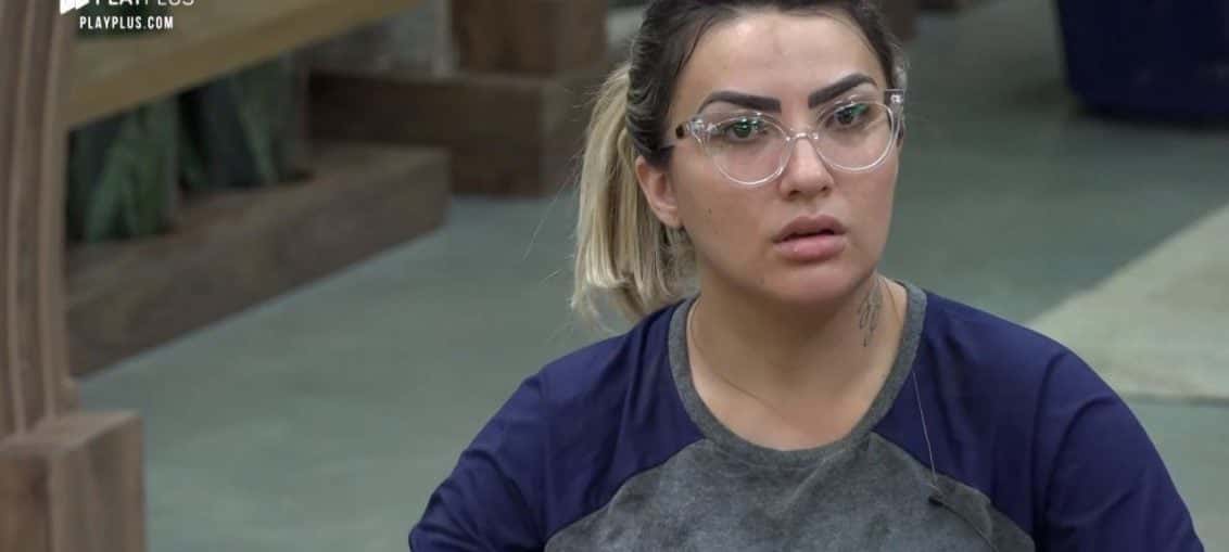A Fazenda 11: Thayse Teixeira faz reclamação sobre Andréa de Nóbrega (Foto: Reprodução)