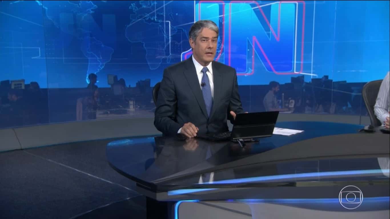 William Bonner leu, ao vivo na Globo, notícia sobre depoimento de porteiro que cita Jair Bolsonaro nas investigações sobre o assassinato de Marielle Franco (Foto: reprodução GloboPlay)