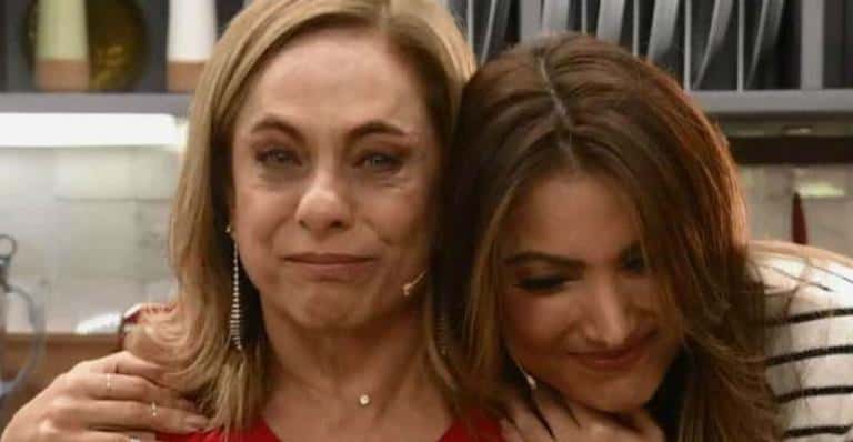 Cissa Guimarães e Patrícia Poeta se estranham ao vivo e lima pesa nos estúdios da Globo (Foto: Reprodução/ É De Casa)