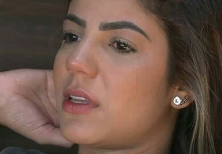 Hariany chora após ficar com Lucas e trair namorado em A Fazenda 11 (Foto:Reprodução)