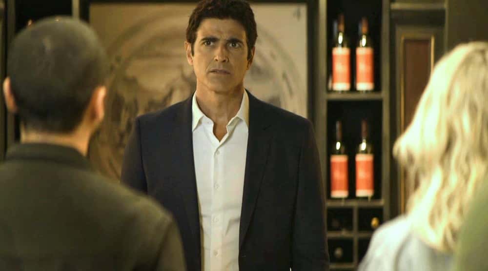 Régis será levado por Camilo e Yohana para A Dona do Pedaço (Foto: Reprodução/Globo)