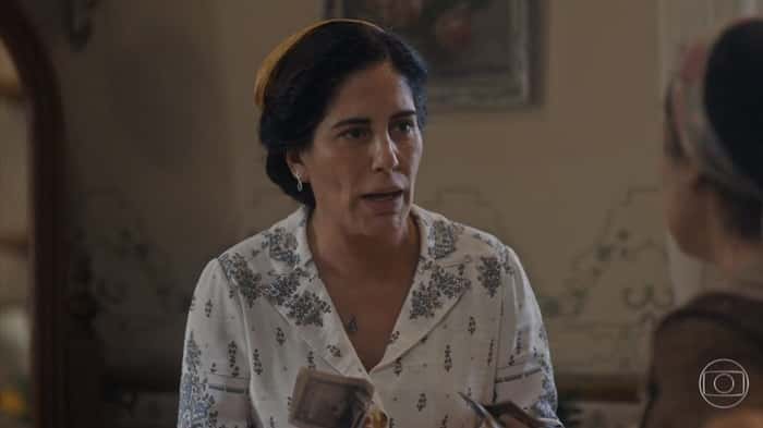 Gloria Pires (Lola) em cena da 2ª fase de Éramos Seis, que iniciou em baixa na audiência (Foto: Reprodução/Globo)