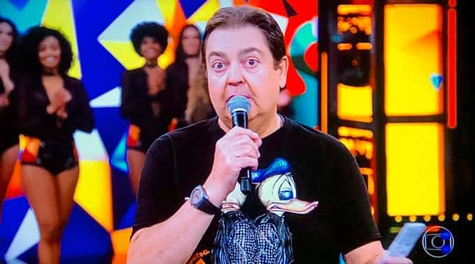 Fausto Silva perdeu a paciência e ofendeu funcionário ao vivo (Reprodução/Globo)