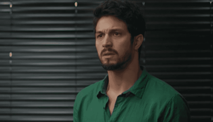 Romulo Estrela (Marcos) em cena de Bom Sucesso na Globo (Foto: Reprodução/Globo)