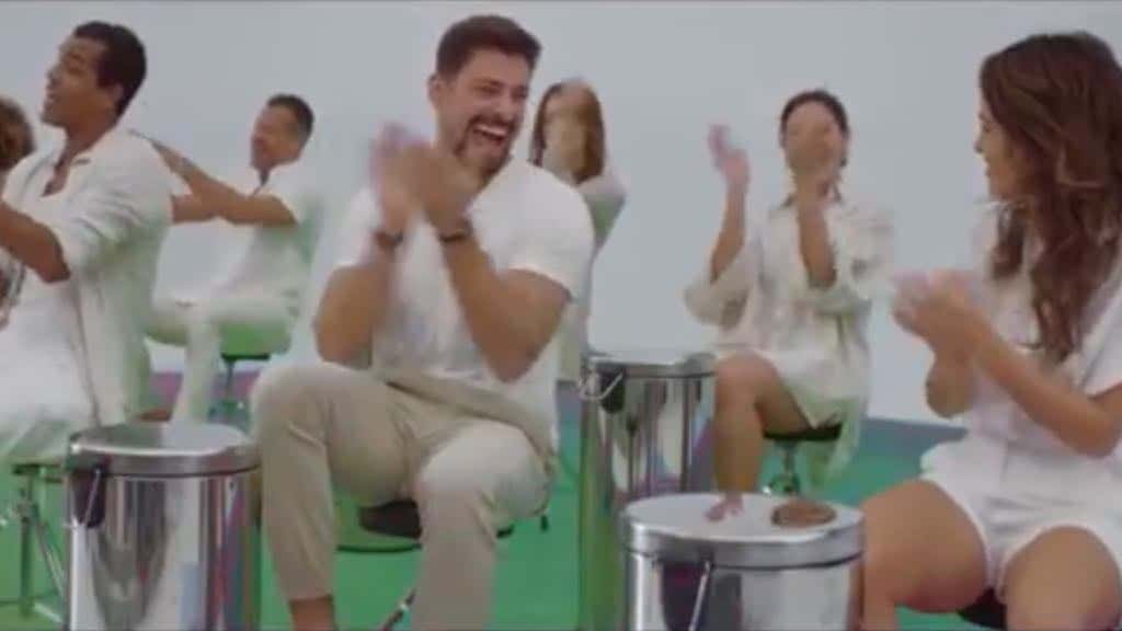 Cauã Reymond participa da vinheta de fim de ano da Globo (Imagem: Reprodução)