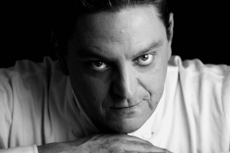 O apresentador e chef Rodrigo Werner, que comandava o programa Truques de Cozinha, morreu depois de sofrer um infarto (Foto: Reprodução / Facebook)