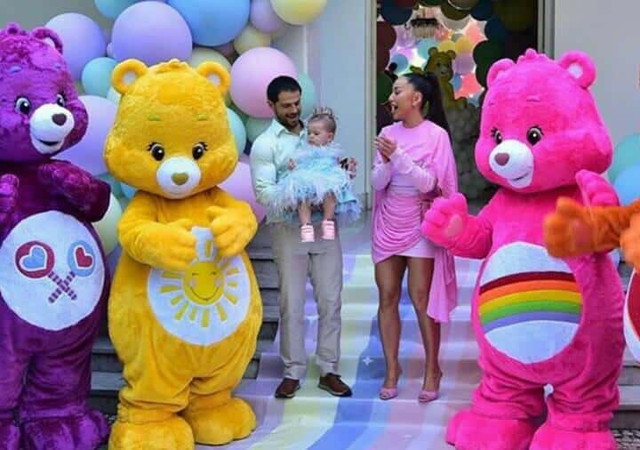 Sabrina Sato e o marido, o ator /duda Nagle, organiza festa luxuosa para a filha, a pequena Zoe (Foto: AgNews)