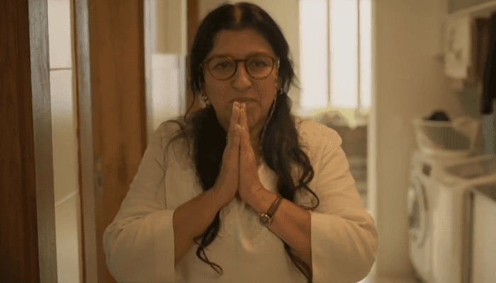 Regina Casé (Lurdes) em cena de Amor de Mãe (Foto: Reprodução/Globo)
