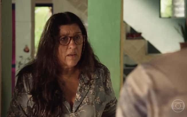 Lurdes em cena da novela das 21h da Globo, Amor de Mãe (Foto: Reprodução)