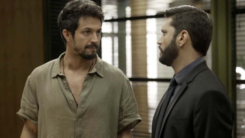 Marcos e Diogo em cena da novela Bom Sucesso (Foto: Reprodução)
