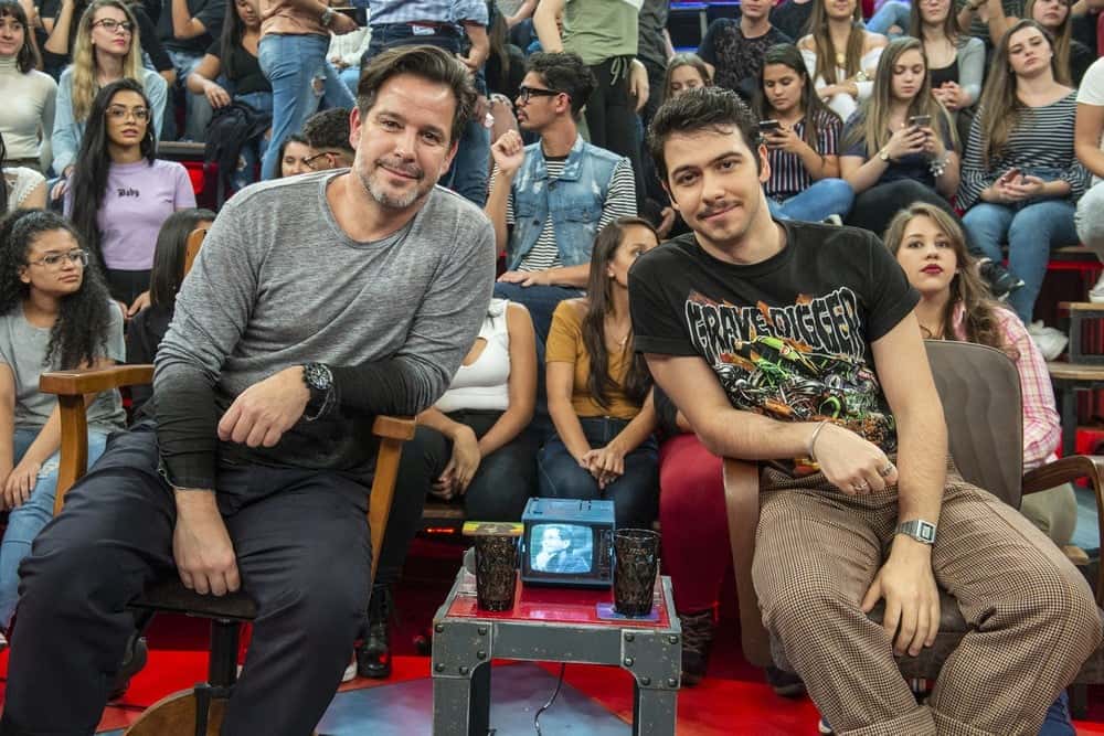 Murilo Benício e o filho, Antonio Benício, durante o Altas Horas (Foto: Reprodução)