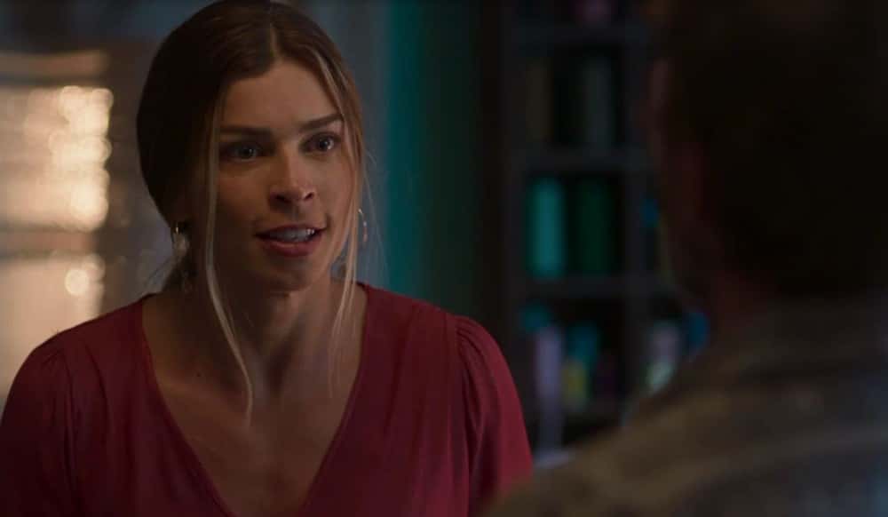 Paloma se enfeza com Elias (Foto: Reprodução/Globo)