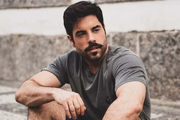 Pedro Carvalho será "Rui", um agente golpista em Fuzuê, nova novela da Globo. (Foto: Reprodução / Internet)