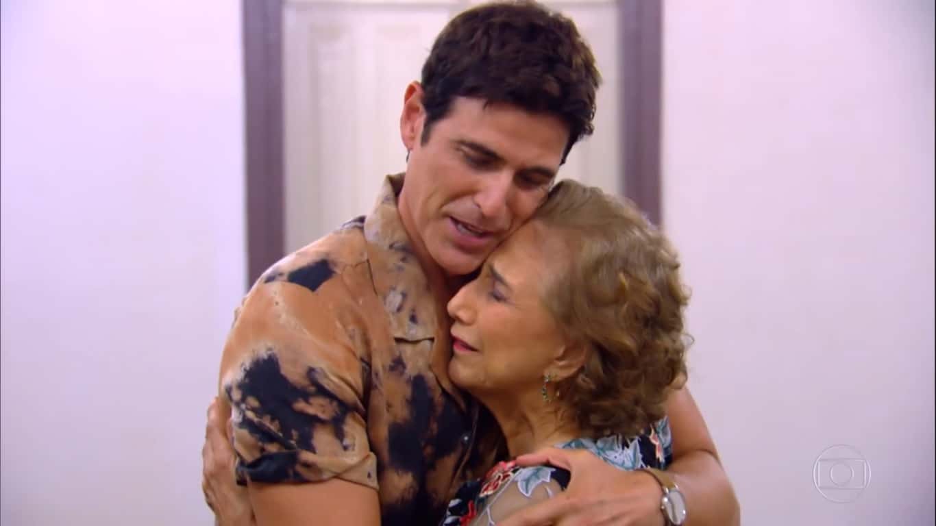 Reynaldo Gianecchini e sua mãe no quadro De Volta ao Passado no Caldeirão do Huck (Imagem: Reprodução)