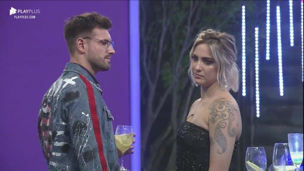 Tati Dias e Guilherme Leão em A Fazenda (Foto: Reprodução/PlayPlus)