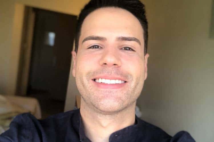 Luiz Bacci surgiu bonitão nas redes sociais e fãs teceram elogios para o apresentador da Record (Foto: Reprodução/ Instagram)