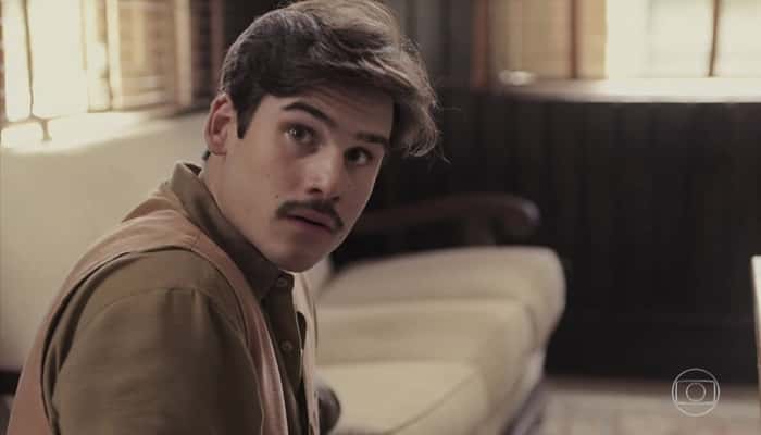 Alfredo (Nicolas Prattes) surtará em Éramos Seis (foto: reprodução/TV Globo)